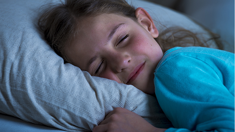 ۵ علت دندان قروچه کودکان در خواب + راه درمان