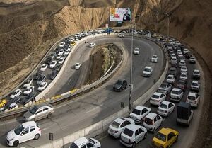 فیلم/ ترافیک سفرهای عید فطر جاده چالوس را یک‌طرفه کرد