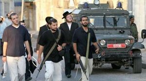 یورش شهرک نشینان مسلح به منطقه رام‌الله در کرانه باختری