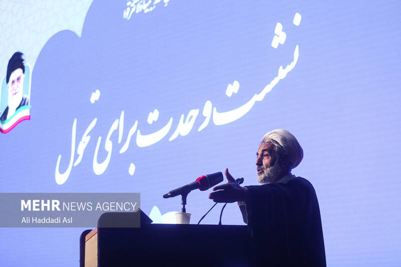 حجت الاسلام مجتبی ذوالنور در نشست شورای وحدت برای تحول حضور دارد