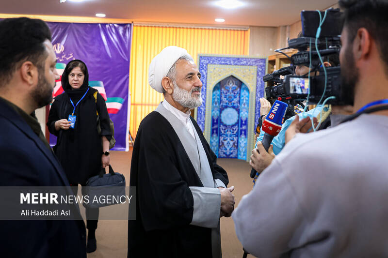 حجت الاسلام مجتبی ذوالنور در نشست شورای وحدت برای تحول حضور دارد