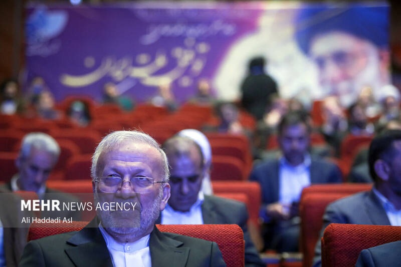 منچهر متکی در نشست شورای وحدت برای تحول حضور دارد