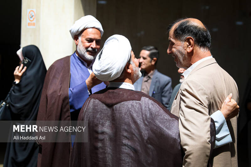 محمد رضا باهنر در نشست شورای وحدت برای تحول