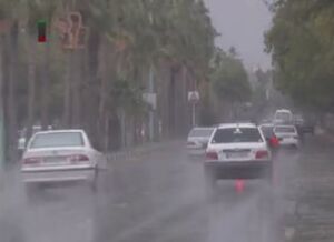 فیلم/ باد و باران شدید همراه با رعد و برق در استان هرمزگان