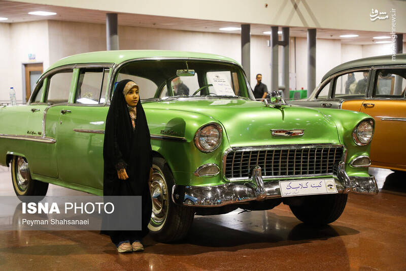 عکس / نمایشگاه خودروها و موتورسیکلت‌های کلاسیک در اصفهان 20