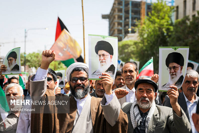 راهپیمایی مردم مشهد در حمایت از عملیات «وعده صادق»