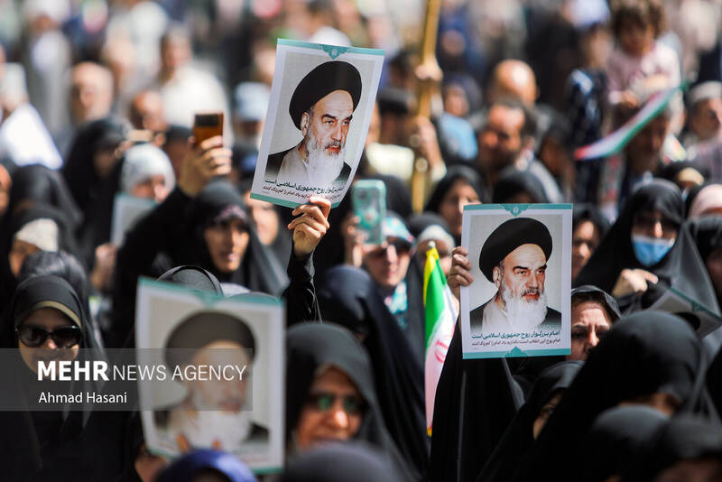 راهپیمایی مردم مشهد در حمایت از عملیات «وعده صادق»