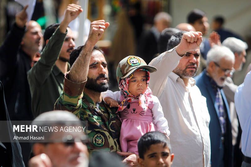 راهپیمایی مردم مشهد در حمایت از عملیات «وعده صادق»