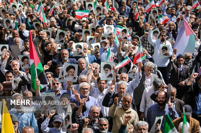 راهپیمایی مردم مشهد در حمایت از عملیات «وعده صادق»