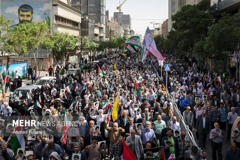 راهپیمایی مردم مشهد در حمایت از عملیات «وعده صادق»