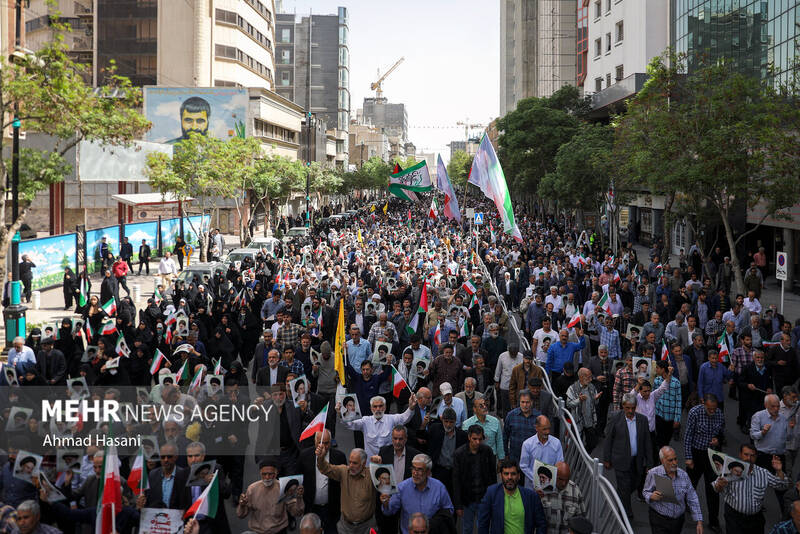 راهپیمایی مردم مشهد در حمایت از عملیات «وعده صادق»