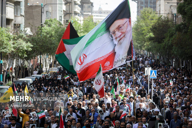 راهپیمایی مردم مشهد در حمایت از عملیات «وعده صادق»