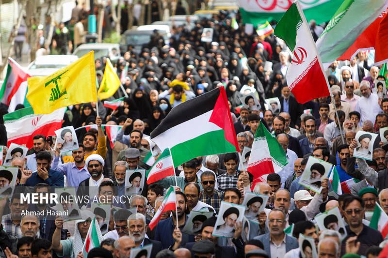راهپیمایی مردم مشهد در حمایت از عملیات «وعده صادق»
