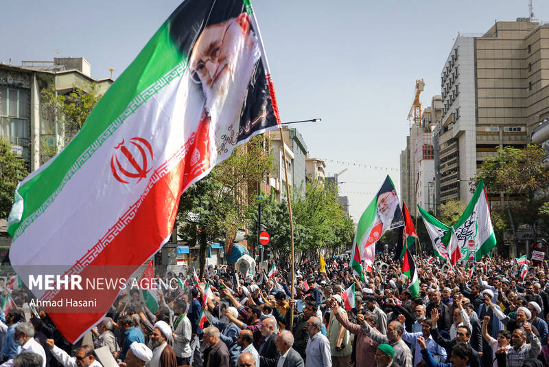 راهپیمایی مردم مشهد در حمایت از عملیات «وعده صادق»