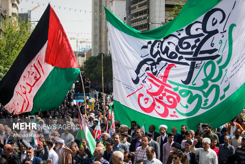راهپیمایی مردم مشهد در حمایت از عملیات «وعده صادق»