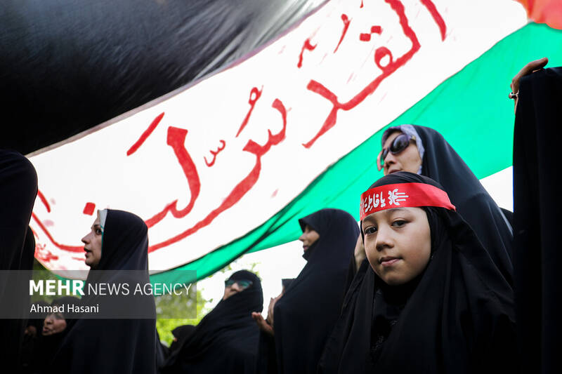 راهپیمایی مردم مشهد در حمایت از عملیات «وعده صادق»