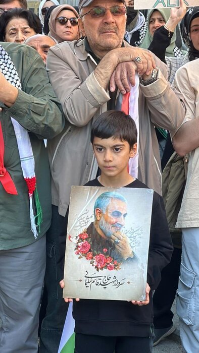 تقدیر مردم استانبول از ایران در پی عملیات غرورآفرین «وعده صادق» + فیلم