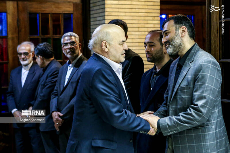 عکس / حضور شخصیت ها در مراسم ترحیم «پرویز داوودی» 3
