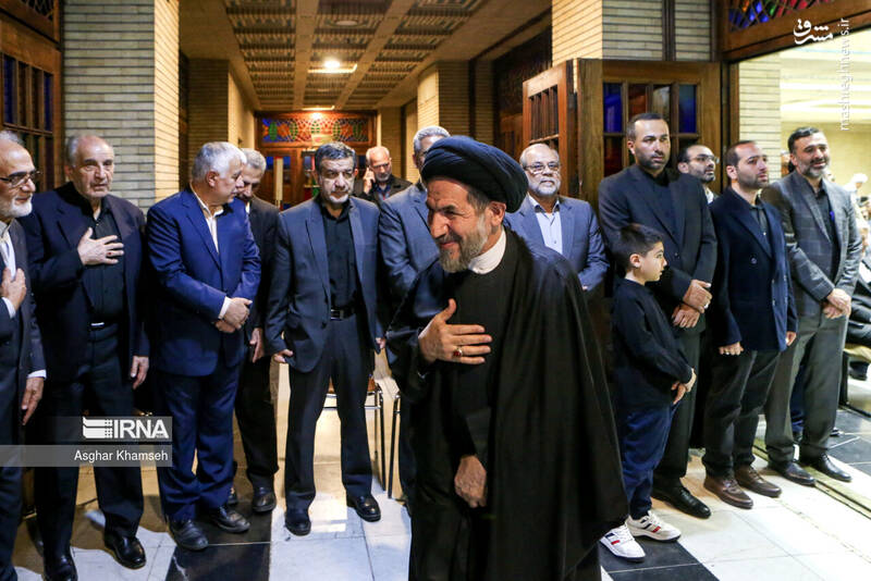 عکس / حضور شخصیت ها در مراسم ترحیم «پرویز داوودی» 51