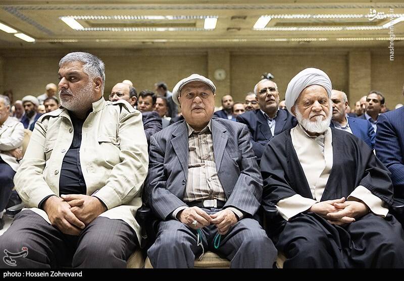 عکس / حضور شخصیت ها در مراسم ترحیم «پرویز داوودی» 10