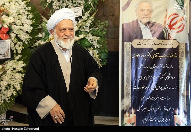 عکس / حضور شخصیت ها در مراسم ترحیم «پرویز داوودی» 6
