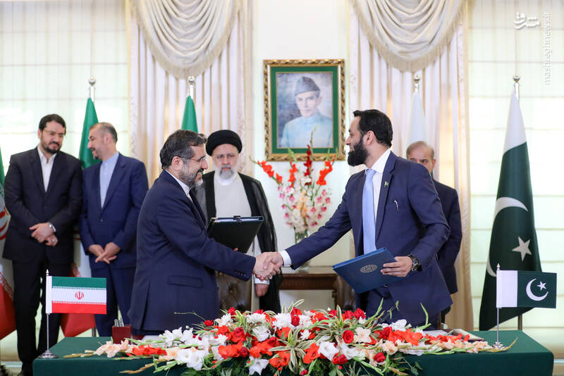 امضای اسناد همکاری مشترک میان مقامات ایران و پاکستان