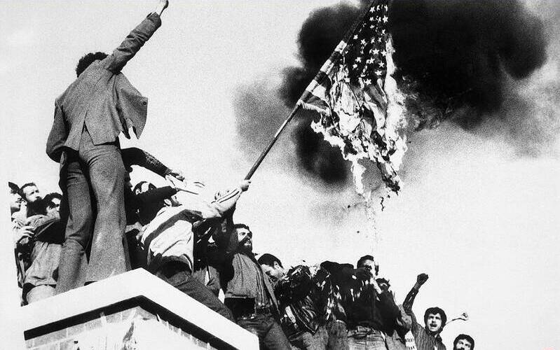 چرا آمریکاییها در طبس زمینگیر شدند؟/ آغاز سلسله شکستهای آمریکا در مقابل ایران+ عکس