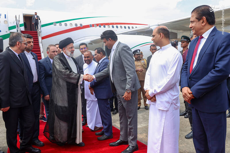 خوش آمدگویی مقامات سریلانکا در بدو ورود رئیسی