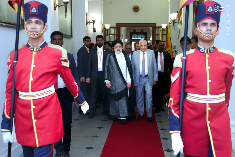 سید ابراهیم رئیسی در کاخ ریاست جمهوری سریلانکا مورد استقبال رسمی رانیل ویکرماسینگه همتای خود قرار گرفت.