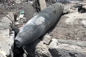 فیلم/ یک بمب عمل‌نکرده در بمباران منطقه‌ای مسکونی در اردوگاه النصیرات