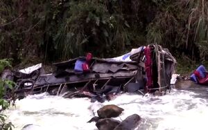 فیلم/ تصادف اتوبوس در پرو با ۳۸ کشته و زخمی