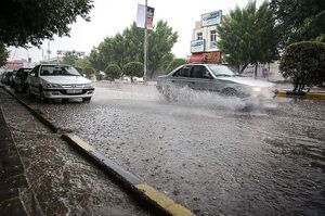 فیلم/ بارش سیل آسا و وقوع طوفان در اهواز