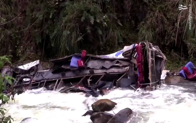 فیلم/ تصادف اتوبوس در پرو با 38 کشته و زخمی