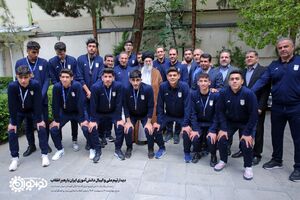 عکس/ دیدار تیم ملی والیبال دانش‌آموزی ایران با رهبر انقلاب