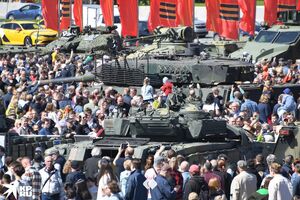 عکس/ تسلیحات اهداییِ ناتو به اوکراین سر از نمایشگاه مسکو درآورد
