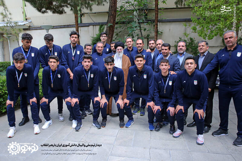 دیدار تیم والیبال دانشآموزی با رهبر انقلاب+ عکس