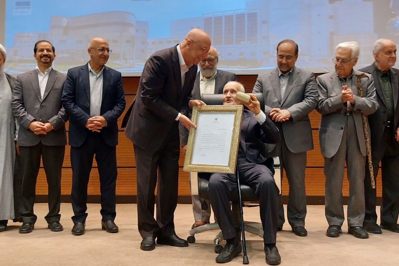 تکریم مقام معلمان دانشگاه/ همگامی دانشگاهیان ایرانی با دانشجویان آمریکایی