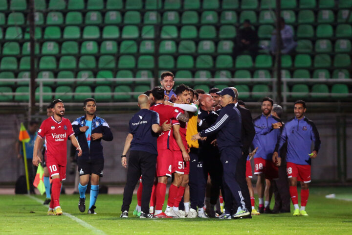 سایهروشنهای هفته بیستوپنجم؛ مدعیان، جام را به هم تعارف کردند!