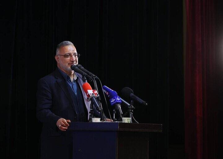 شهردار تهران گفت: در حال حاضر بالغ بر ۲۰۰۰ خودرو برقی آماده بوده و تخصیص...