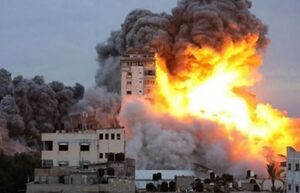 فیلم/ لحظه حمله جنگنده اشغالگران به باریکه غزه