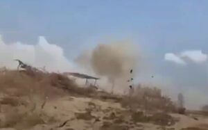 فیلم/ لحظه برخورد موشک‌های قسام به پایگاه "کرم ابوسالم"