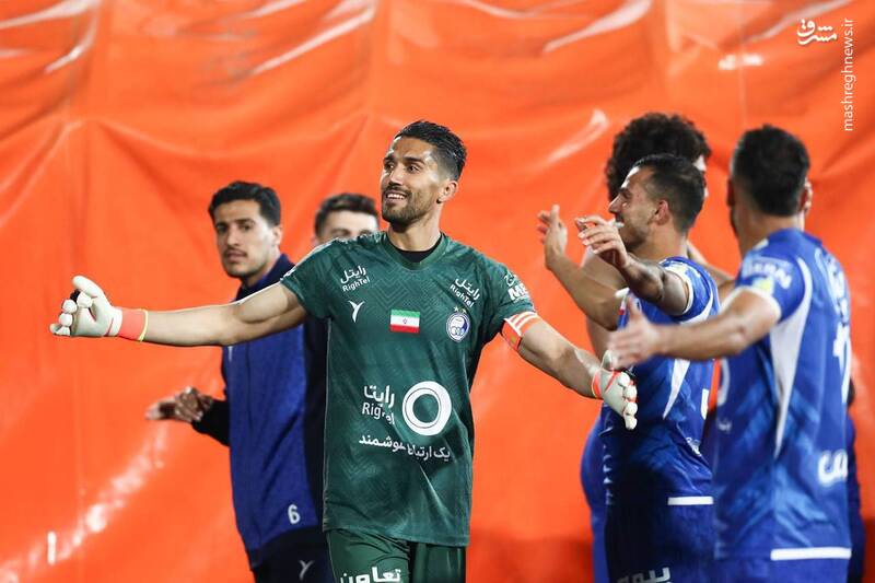 حضور ۶۰ تماشاگر دیگر چه صیغهای است؟/ استقلال هنوز شانس قهرمانی دارد