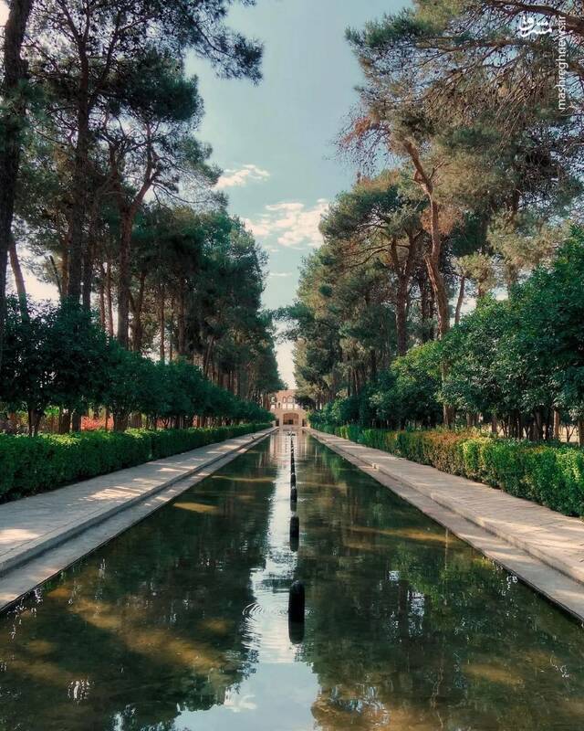 یکی از زیباترین و شاخصترین نمونههای باغ ایرانی در دل کویر