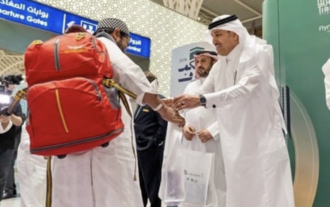 ورود نخستین گروه زائران حج تمتع به مدینه+عکس و فیلم