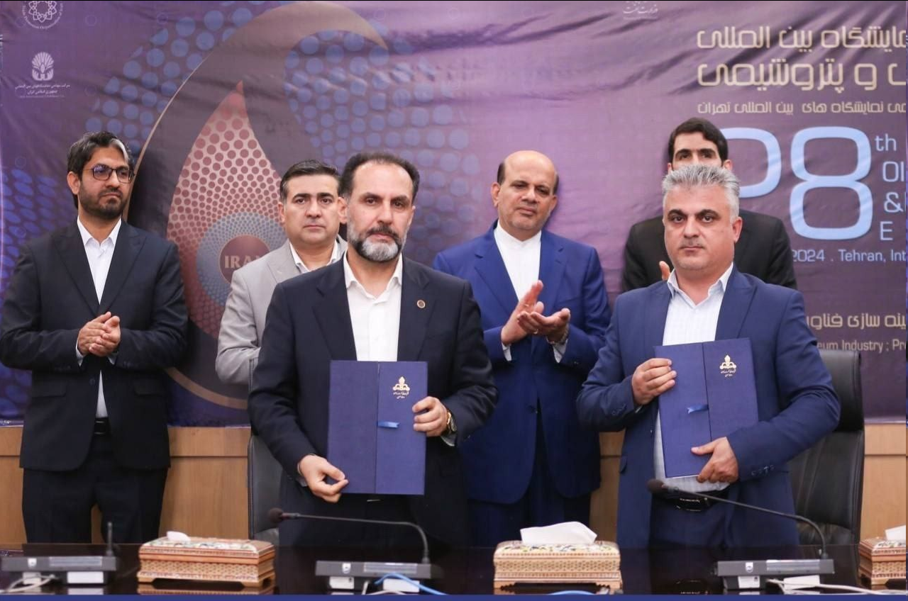 امضای ۸ تفاهمنامه شرکت ملی نفت ایران به ارزش ۸ میلیارد دلار در نمایشگاه صنعت نفت/ امضای ۴.۵ همت قرارداد ساخت داخل