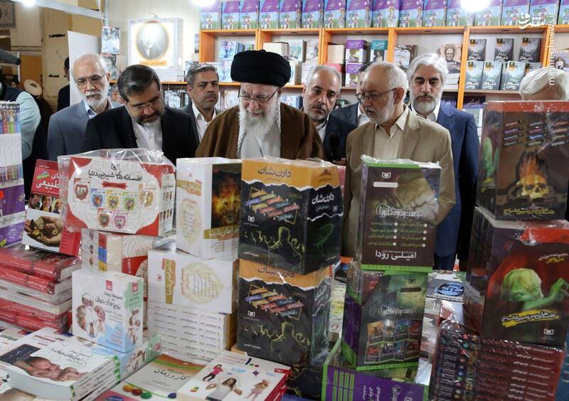 رهبر انقلاب از نمایشگاه کتاب تهران بازدید کردند+ عکس
