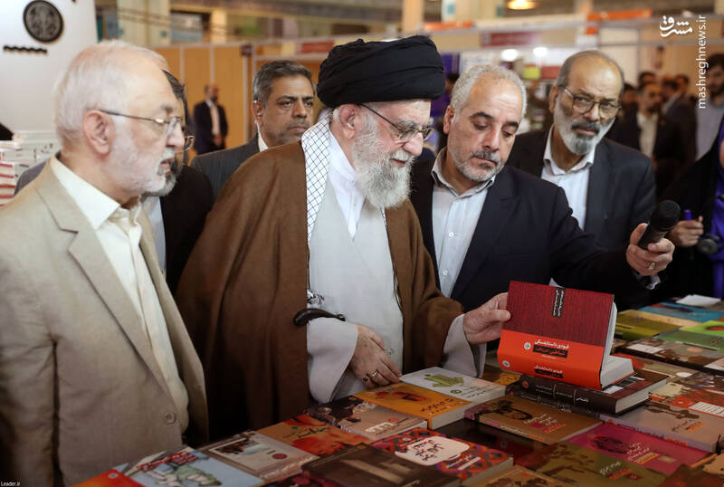 رهبر انقلاب از نمایشگاه کتاب تهران بازدید کردند +عکس