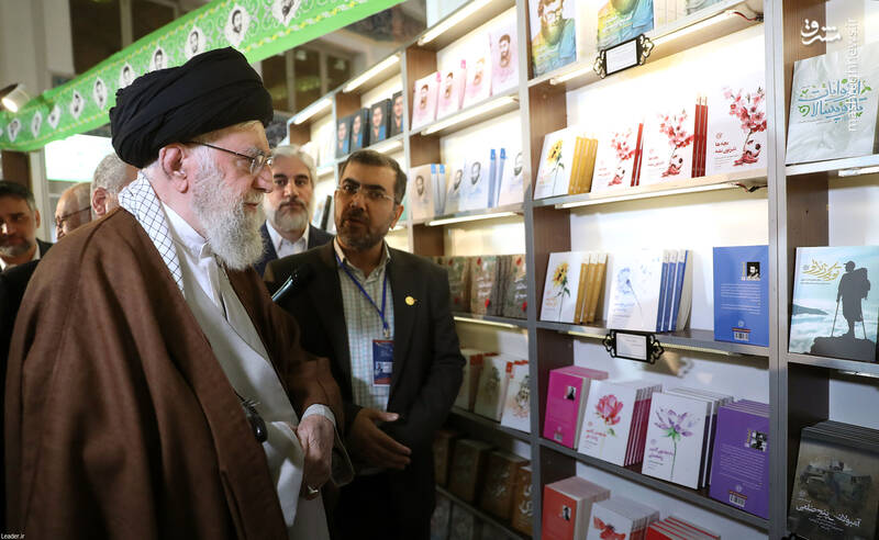 رهبر انقلاب از نمایشگاه کتاب تهران بازدید کردند+ عکس
