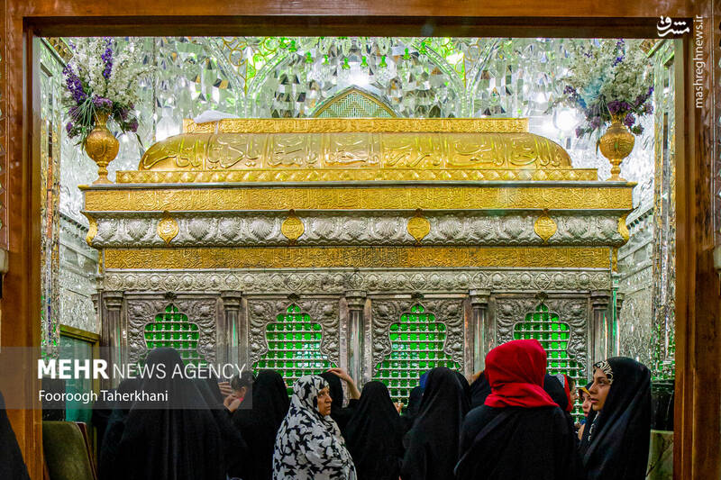 حرم شاه عبدالعظیم محل دفن حضرت عبدالعظیم حسنی (ع) و یکی از معروفترین زیارتگاههای تهران در شهر ری است حرم شاه عبدالعظیم محل دفن حضرت عبدالعظیم حسنی (ع) و یکی از معروفترین زیارتگاههای تهران در شهر ری است