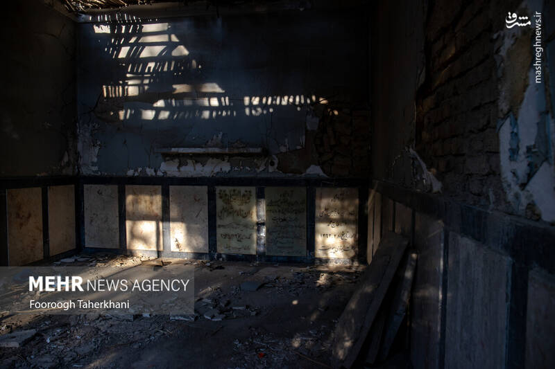 آرامگاههای خانوادگی واقع در محوطهی امامزاده عبدالله (ع) به سبک معماری دورهی قاجار، پهلوی اول و دوم ساخته شدهاند آرامگاههای خانوادگی واقع در محوطهی امامزاده عبدالله (ع) به سبک معماری دورهی قاجار، پهلوی اول و دوم ساخته شدهاند